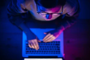 Aura Hackers Protection — Fast Identity Defense