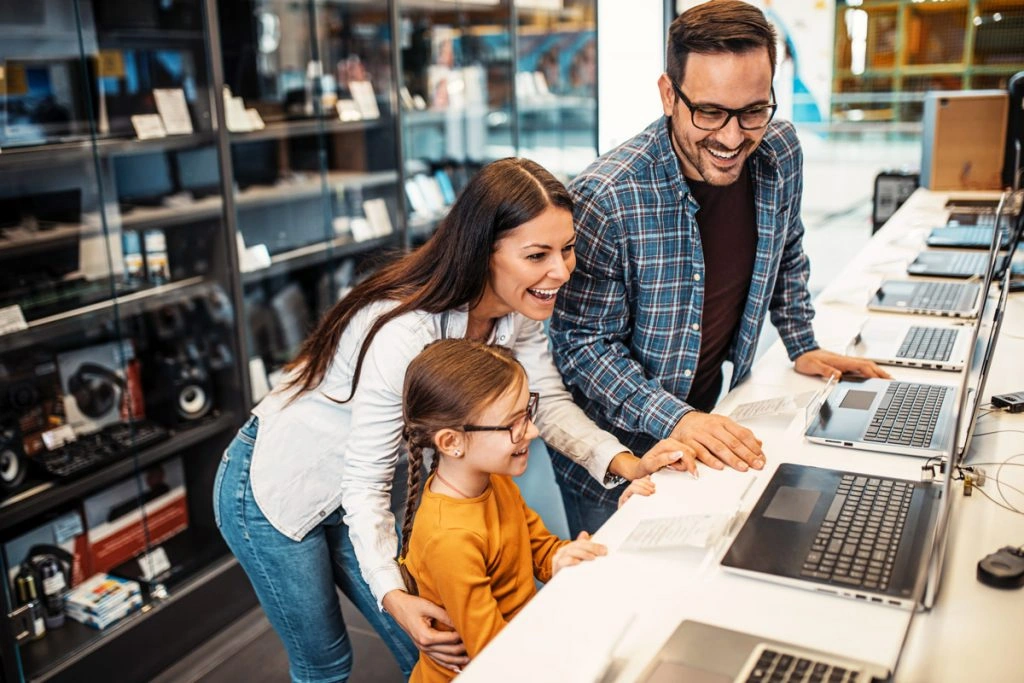 1 Tip to Save on a New Laptop? Buy at the Right Time