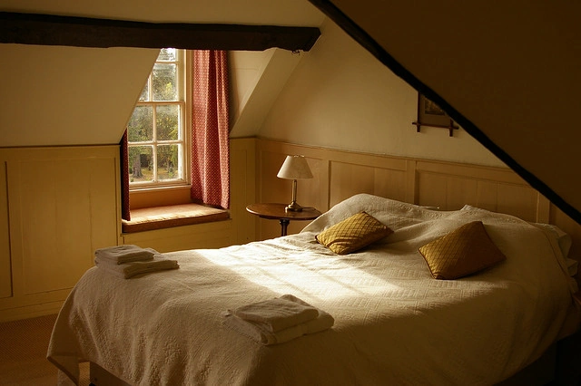 How to Save Money on Travel: 10 Smart Accommodation Options That Save You Hundreds