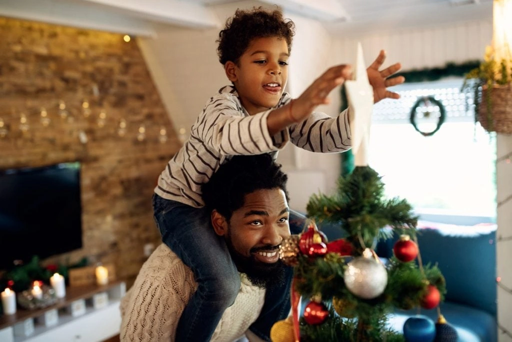 23 Ideas for Fun and Cheap Christmas Decorations