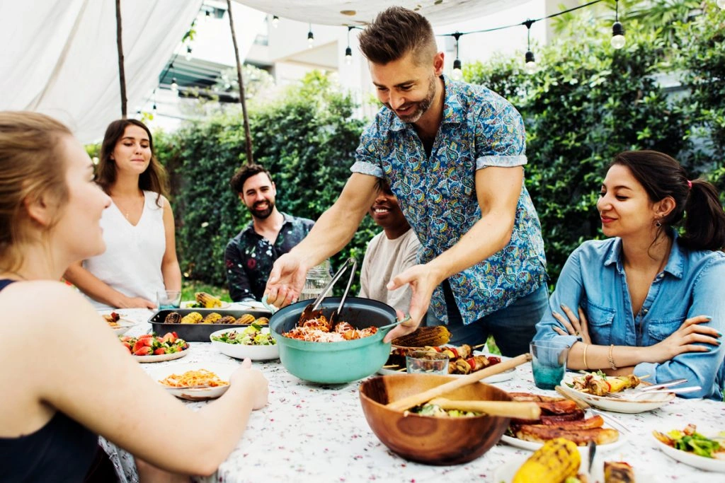 Why Potlucks are the Perfect Alternative to Expensive Dinners With Friends