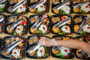 How to Stay Within Your Wedding Food Budget — Without a Buffet