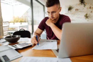 Financial Red Flags to Fix Before 40