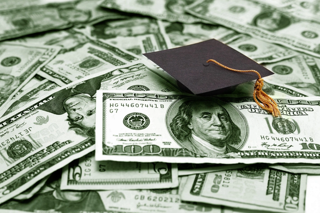 We’re Giving Away a $2,000 Scholarship to a Frugal Student!