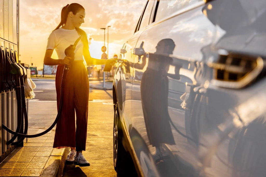These 25 Grocery Fuel Rewards Programs Will Help Fill Your Tank for Less