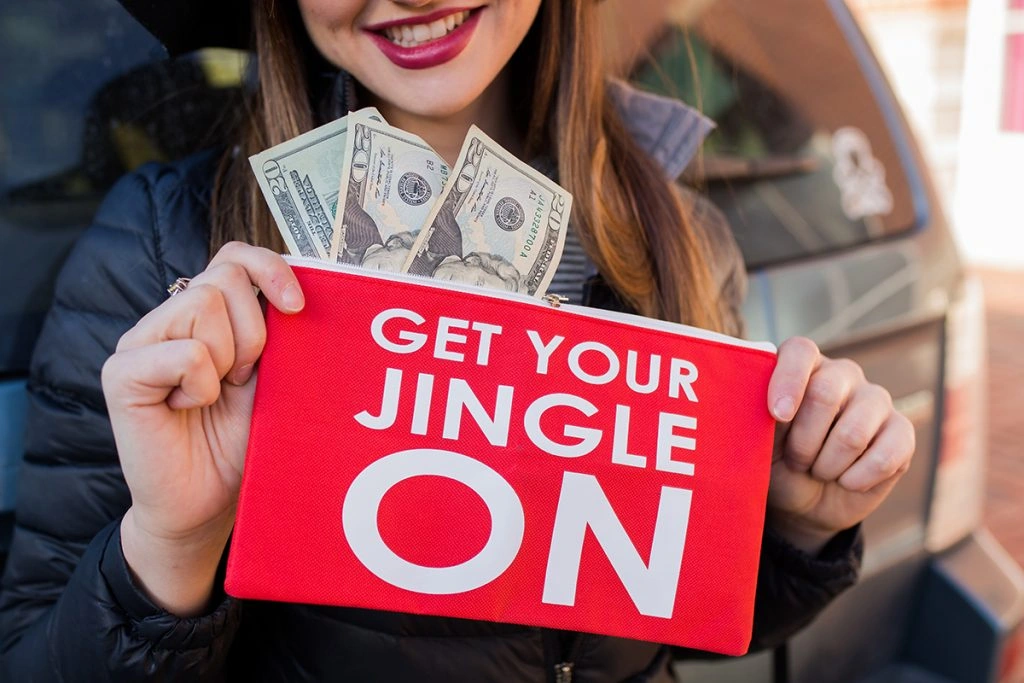8 Simple Ways to Keep Your Holiday Spending on Track This Year
