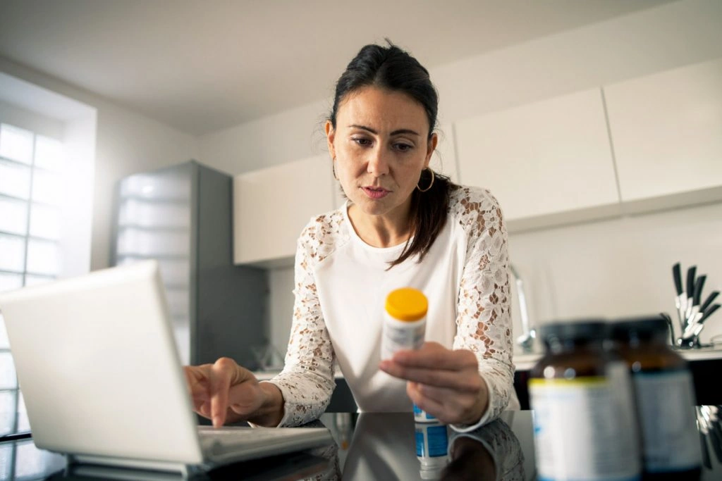 With Pharmacies Cutting Hours, Maybe It’s Time to Fill Your Meds Online