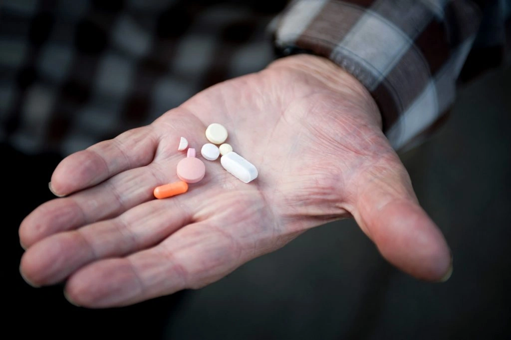 How a Prescription Discount Card Lets You Compare Prices and Save Money