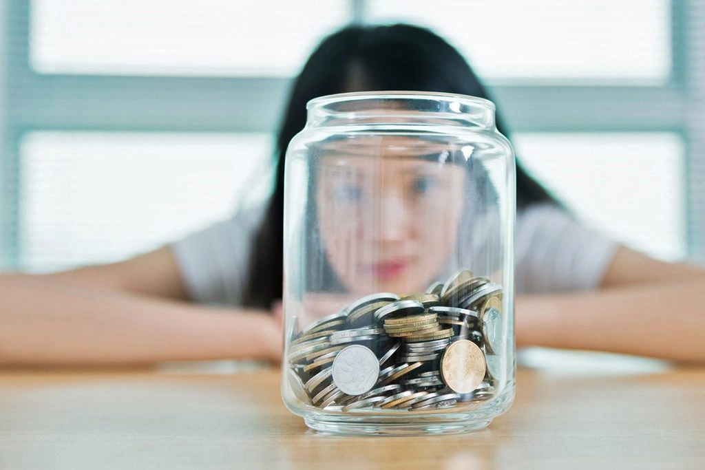 8 Subreddits to Follow If You’re Trying to Save Money