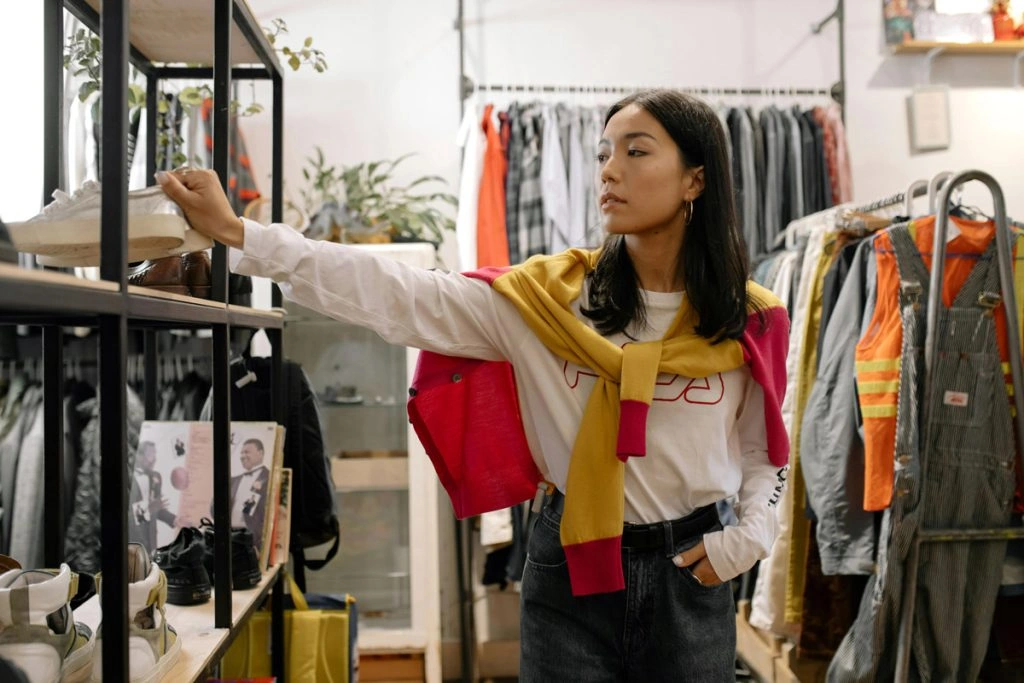 Secondhand Gifts: Smart Holiday Shopping