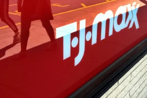 10 Things You Should Buy at Discount Stores (And 6 Things You Shouldn’t)