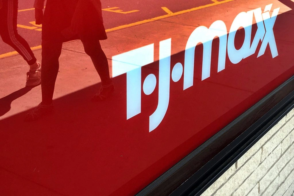 10 Things You Should Buy at Discount Stores (And 6 Things You Shouldn’t)