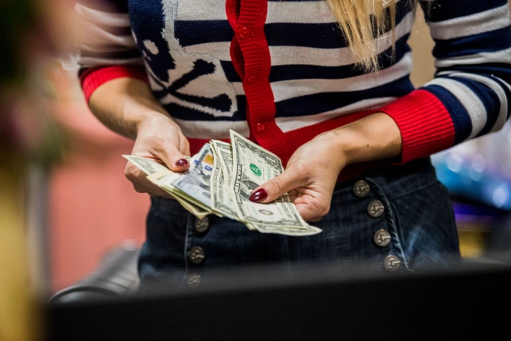 How to Get Your Money Under Control When You’re Absolutely Terrible With It